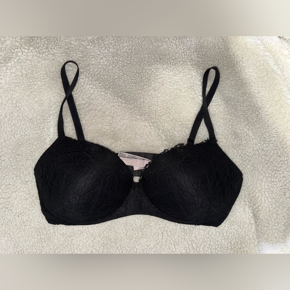 Victoria’s Secret Dream Angels Lightly Lined Lace Bra – Black – Size 38DD